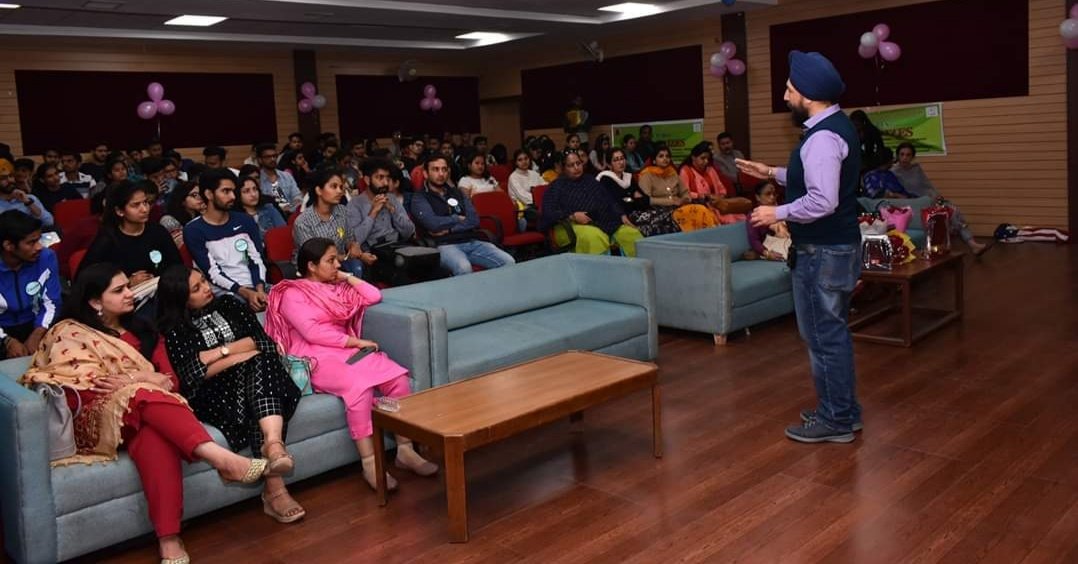 Prof. Bagla delivered Lecture on Atomic Hydrogen in Distant Galaxies