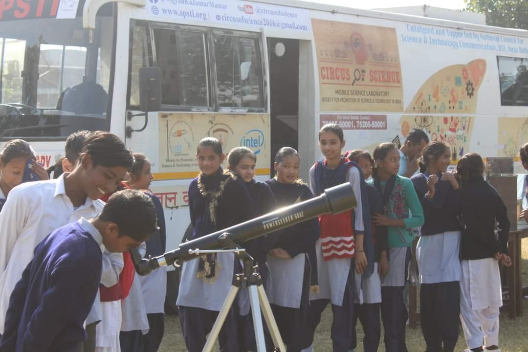 One Day Experimental Session of Mobile Science Laboratory Held at G.S.S.S. Jaidhar